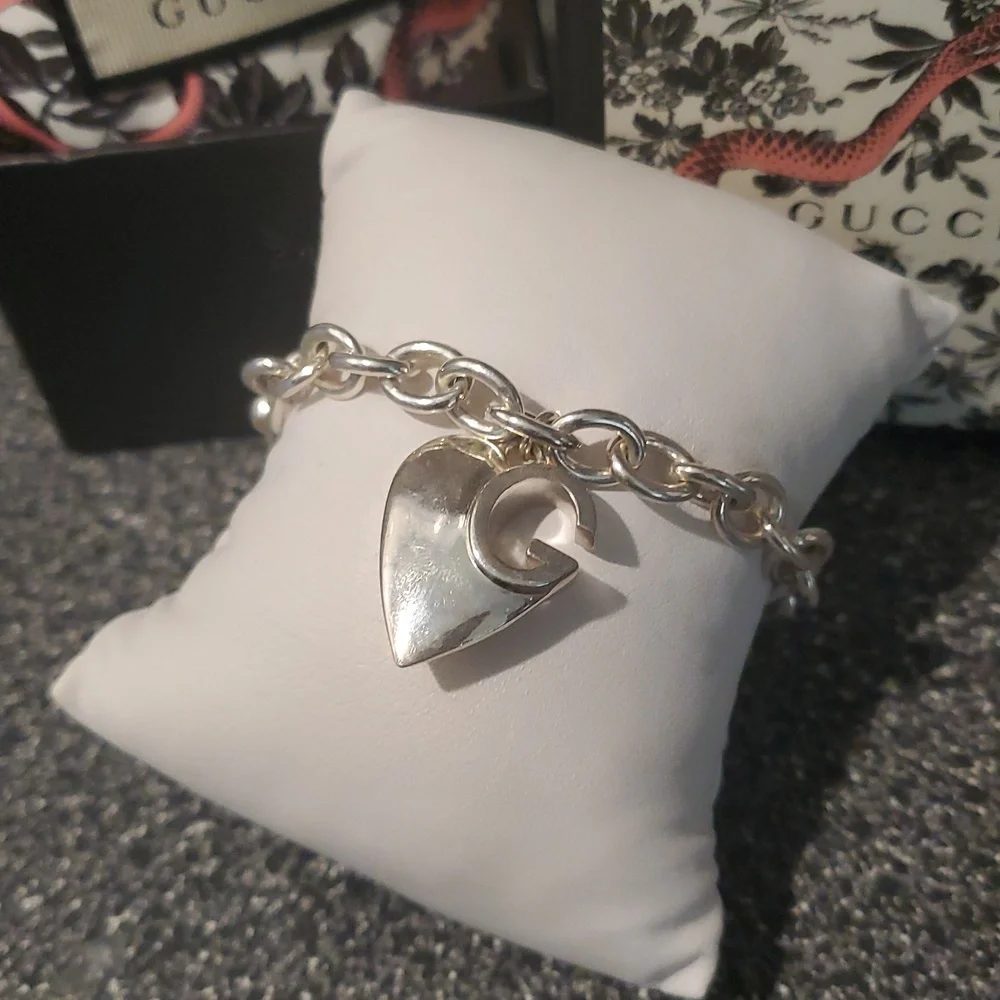 Gucci Heart Bracelet - Picture 3 of 12